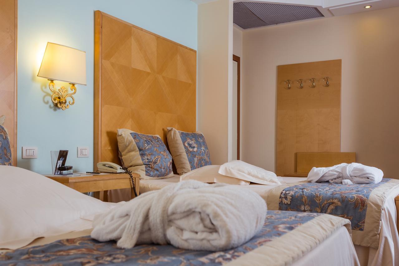 Hotel Luna Riccione E Aqua Spa Only Adults +12 Exterior photo