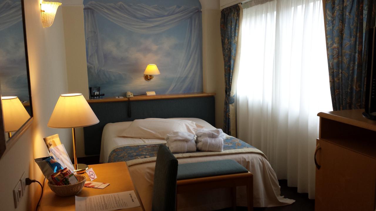 Hotel Luna Riccione E Aqua Spa Only Adults +12 Exterior photo